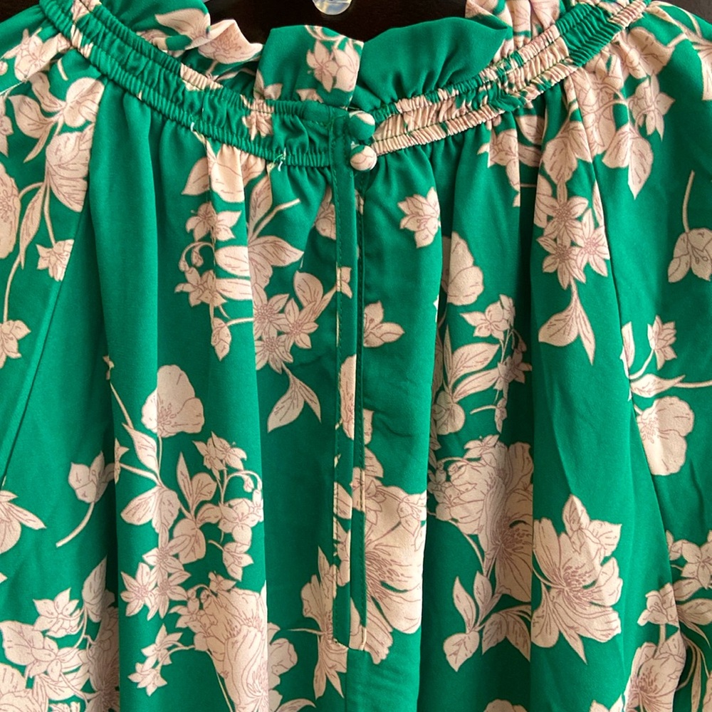 Sale! Beautiful green blouse with floral print, size S, by Sienna Sky. NWT - Picture 3 of 8